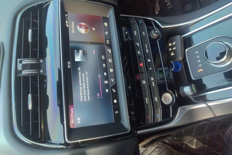 Used Jaguar XEL 2018 2.0T 200 PS Premium Edition Audio And AC Panel