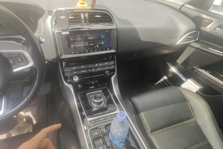 Used Jaguar XEL 2018 2.0T 200 PS Premium Edition Audio And AC Panel