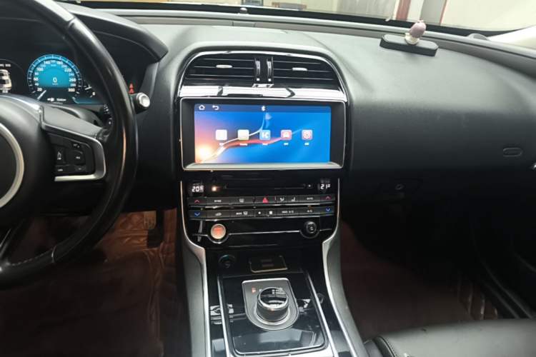 Used Jaguar XEL 2018 2.0T 200 PS Premium Edition Audio And AC Panel