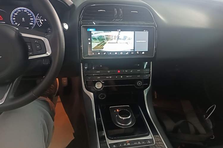 Used Jaguar XEL 2018 2.0T 200 PS Premium Edition Audio And AC Panel