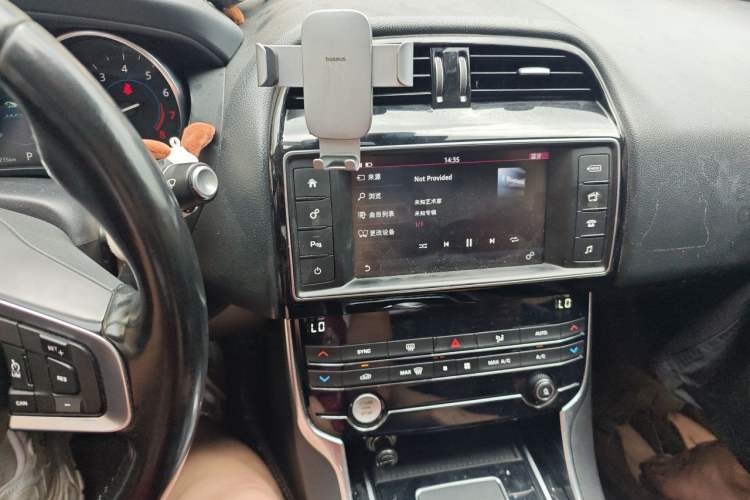 Used Jaguar XEL 2018 2.0T 200 PS Luxury Edition Audio And AC Panel