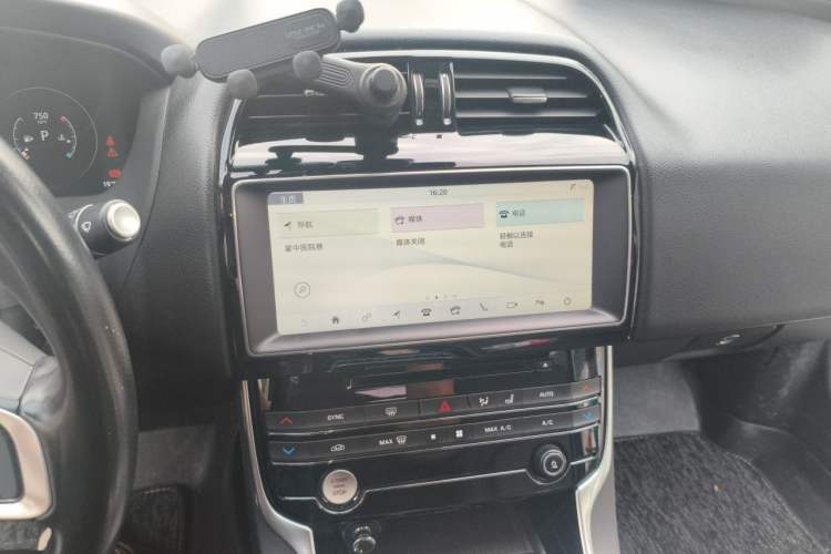 Used Jaguar XEL 2018 2.0T 200 PS Premium Edition Audio And AC Panel