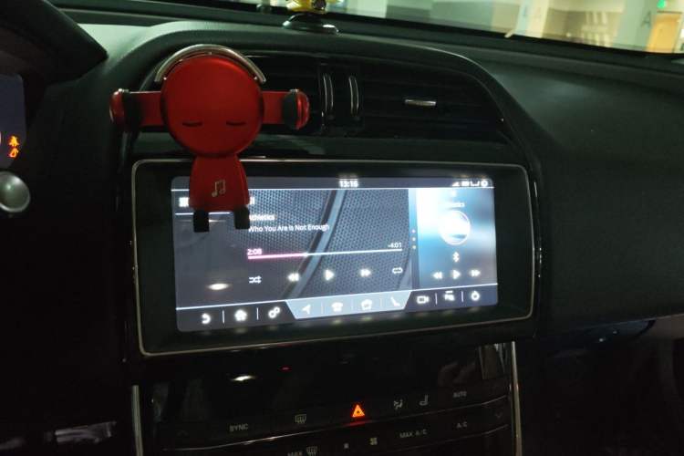 Used Jaguar XEL 2018 2.0T 200 PS Premium Edition Audio And AC Panel