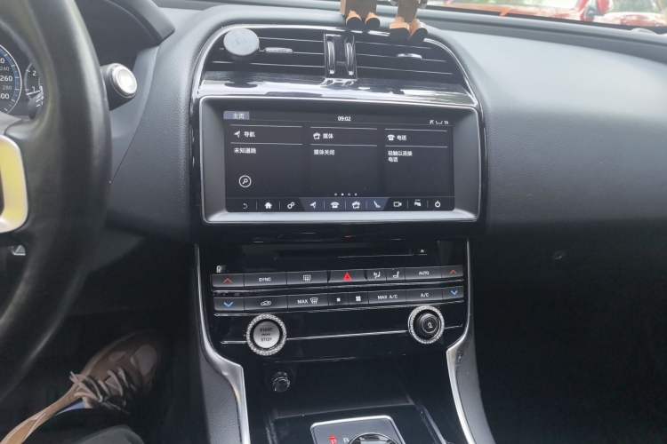 Used Jaguar XEL 2018 2.0T 250 PS Premium Edition Audio And AC Panel