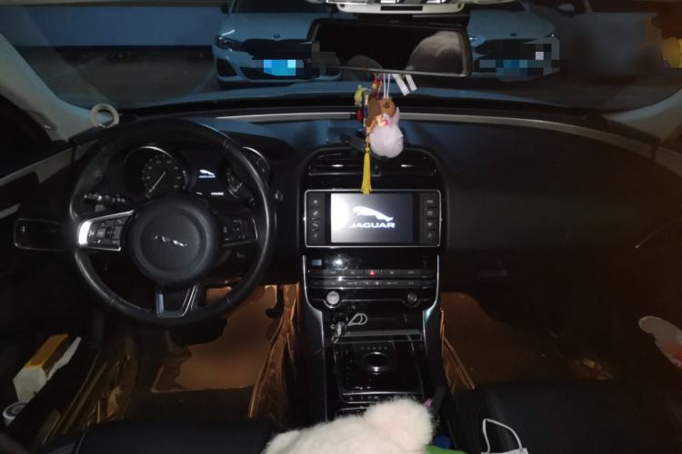 Used Jaguar XEL 2018 2.0T 200 PS Luxury Edition Center Console