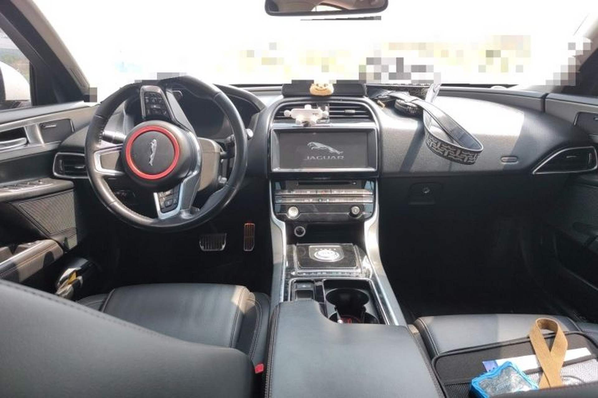 Used Jaguar XEL 2018 2.0T 250 PS Premium Edition Center Console