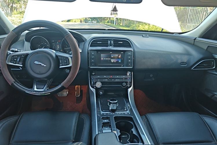 Used Jaguar XEL 2018 2.0T 200 PS Luxury Edition Center Console