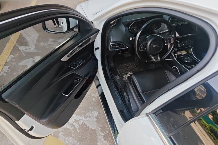 Used Jaguar XEL 2018 2.0T 200 PS Luxury Edition Driver Seat