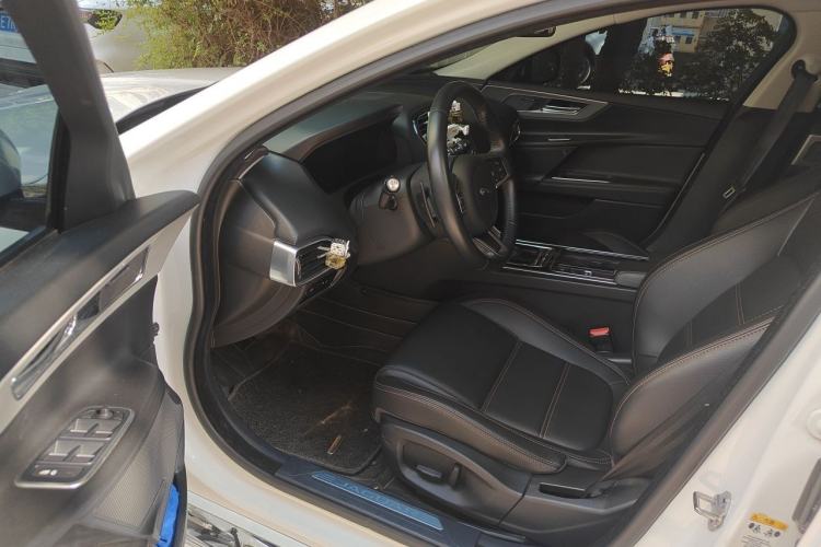 Used Jaguar XEL 2018 2.0T 200 PS Premium Edition Driver Seat