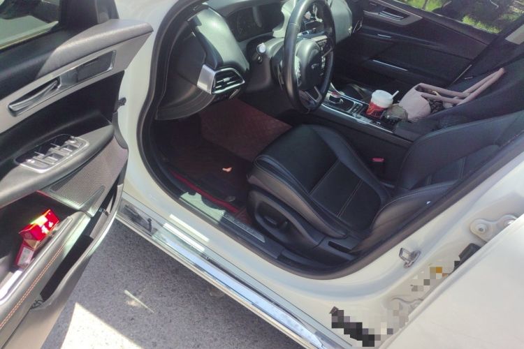 Used Jaguar XEL 2018 2.0T 250 PS Premium Edition Driver Seat