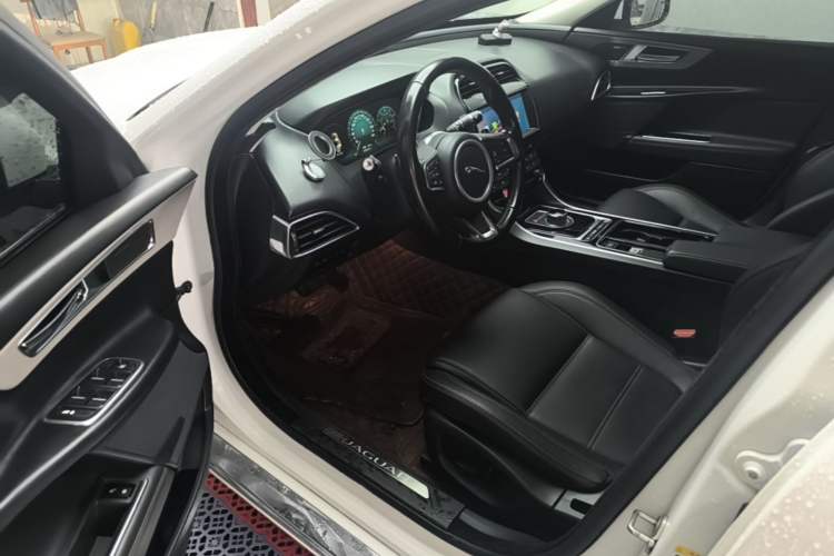 Used Jaguar XEL 2018 2.0T 200 PS Premium Edition Driver Seat