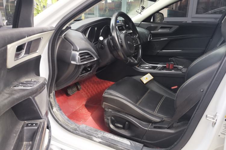 Used Jaguar XEL 2018 2.0T 200 PS Luxury Edition Driver Seat