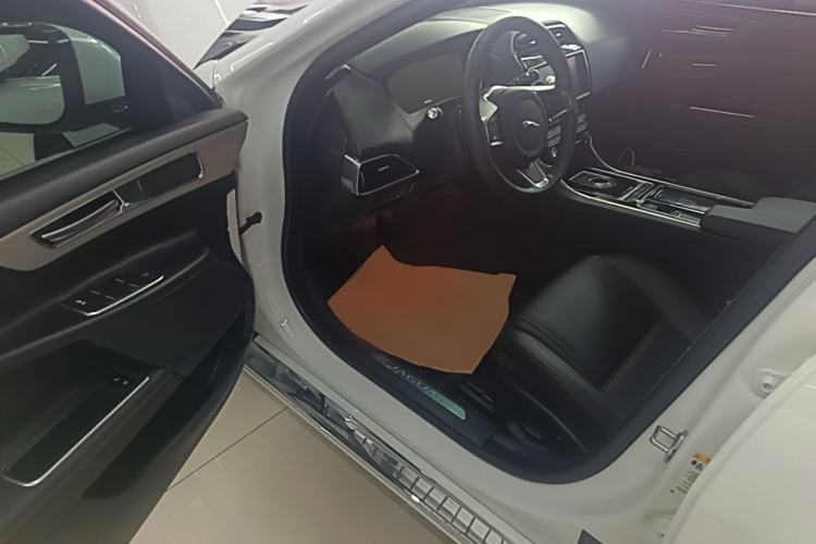 Used Jaguar XEL 2018 2.0T 200 PS Premium Edition Driver Seat