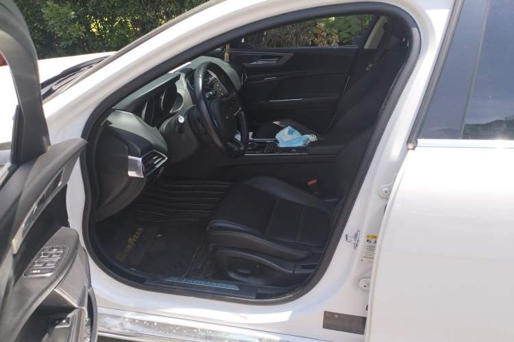 Used Jaguar XEL 2018 2.0T 200 PS Luxury Edition Driver Seat