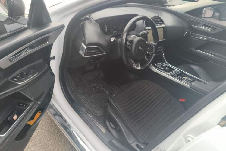 Used Jaguar XEL 2018 2.0T 200 PS Premium Edition Driver Seat