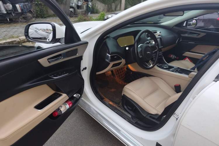 Used Jaguar XEL 2018 2.0T 200 PS Premium Edition Driver Seat