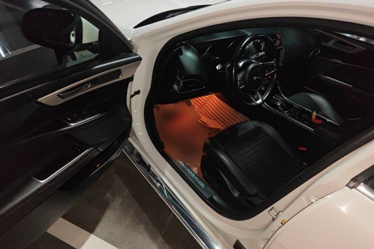 Used Jaguar XEL 2018 2.0T 200 PS Luxury Edition Driver Seat