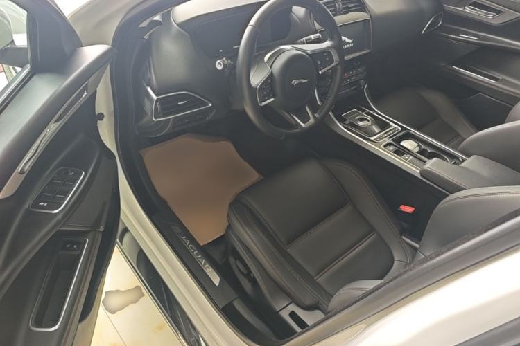 Used Jaguar XEL 2018 2.0T 200 PS Premium Edition Driver Seat