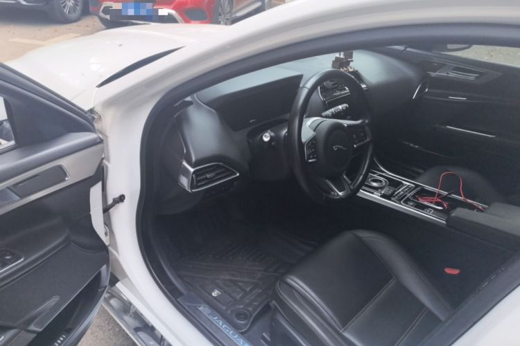 Used Jaguar XEL 2018 2.0T 250 PS Premium Edition Driver Seat