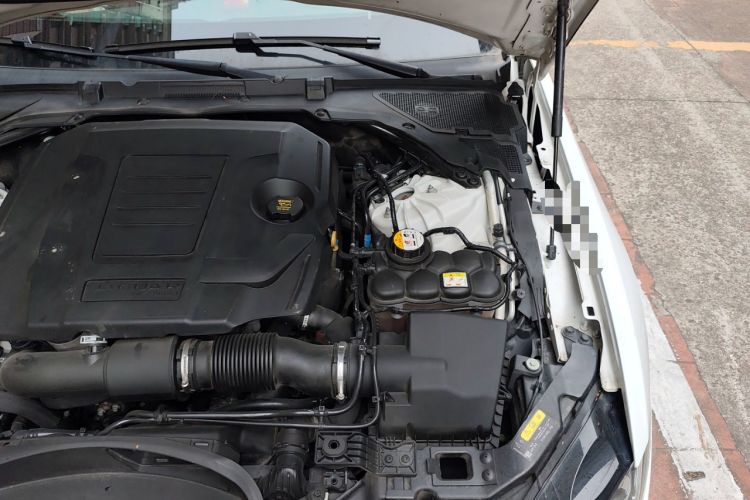 Used Jaguar XEL 2018 2.0T 200 PS Premium Edition Engine Bay Left