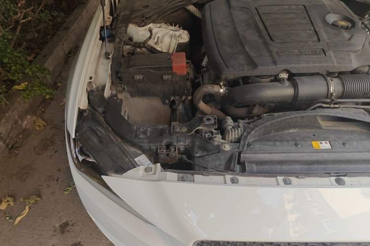 Used Jaguar XEL 2018 2.0T 200 PS Premium Edition Engine Bay Right