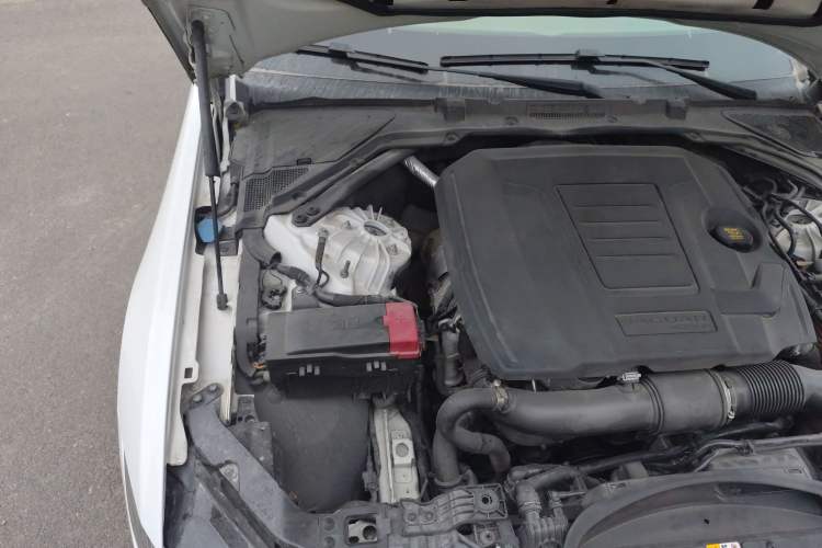 Used Jaguar XEL 2018 2.0T 200 PS Premium Edition Engine Bay Right
