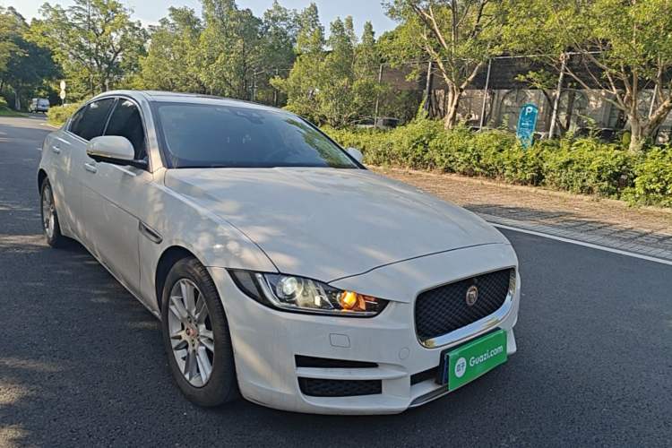 Used Jaguar XEL 2018 2.0T 200 PS Luxury Edition Front Right 45 Deg