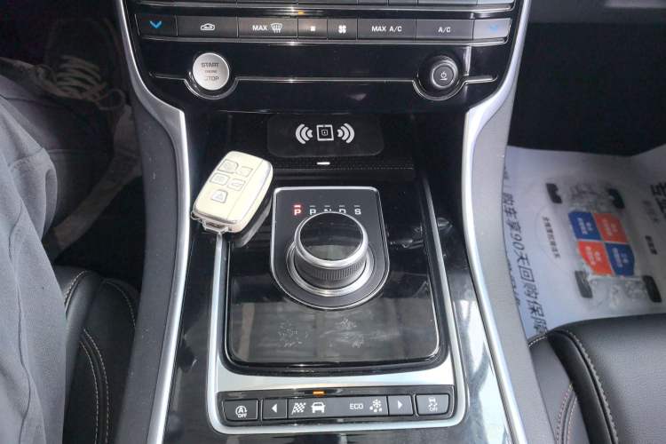 Used Jaguar XEL 2018 2.0T 250 PS Premium Edition Gear Lever