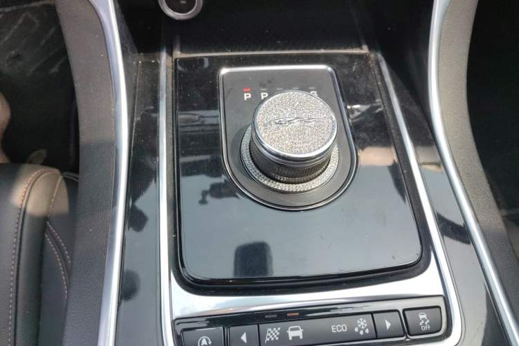 Used Jaguar XEL 2018 2.0T 250 PS Premium Edition Gear Lever