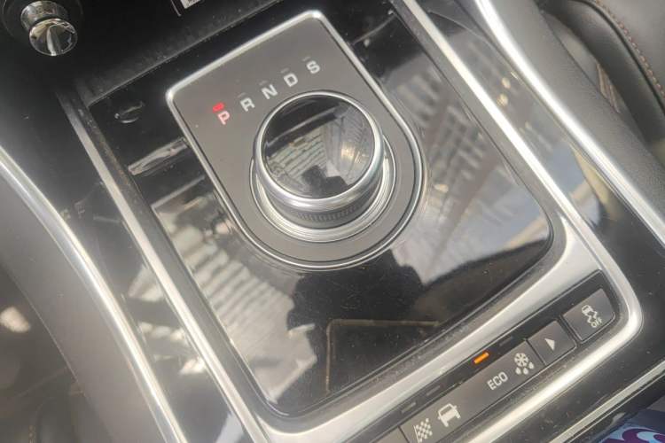 Used Jaguar XEL 2018 2.0T 200 PS Premium Edition Gear Lever