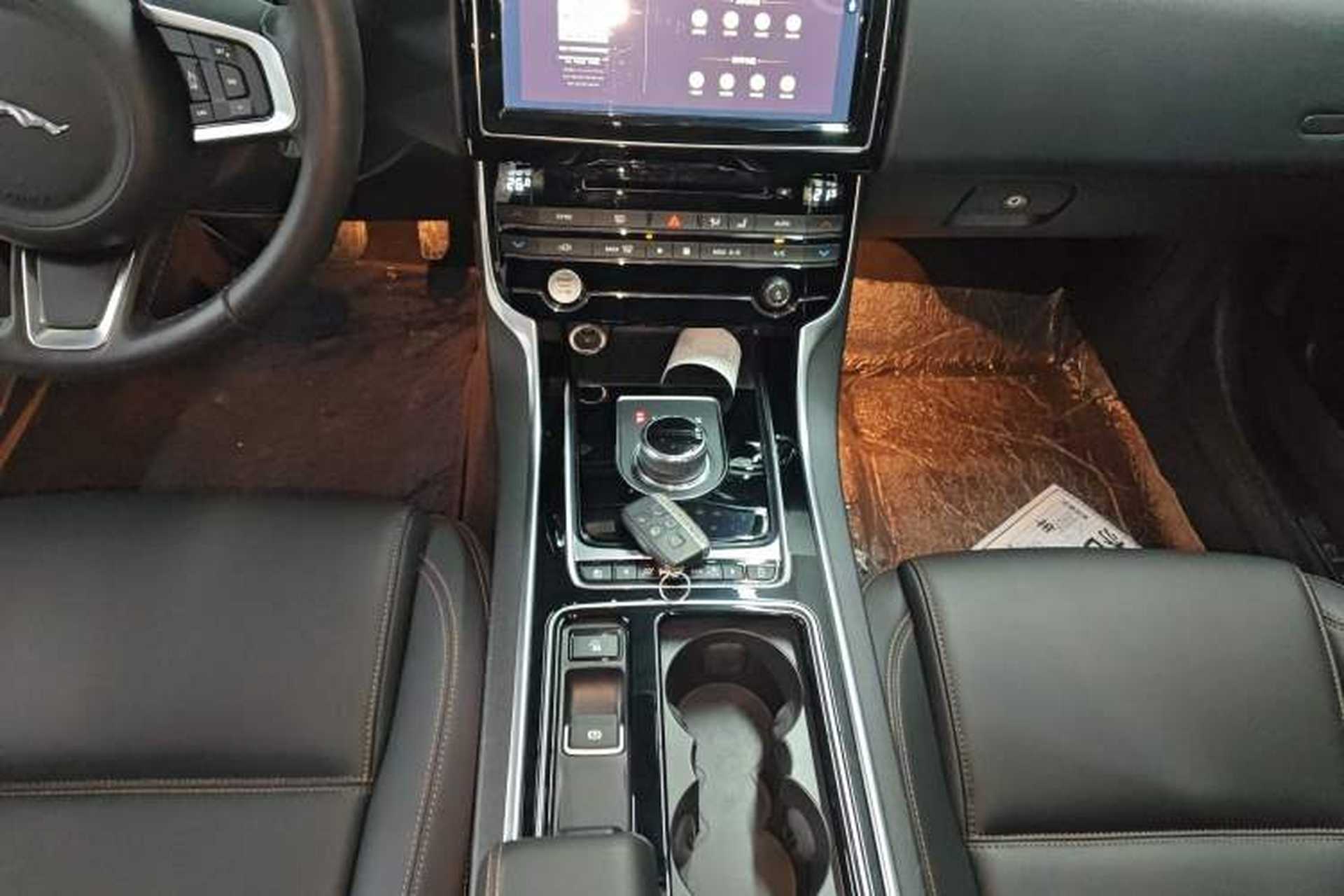 Used Jaguar XEL 2018 2.0T 200 PS Premium Edition Gear Lever