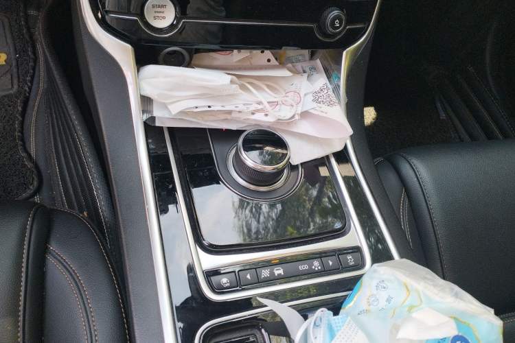 Used Jaguar XEL 2018 2.0T 200 PS Luxury Edition Gear Lever