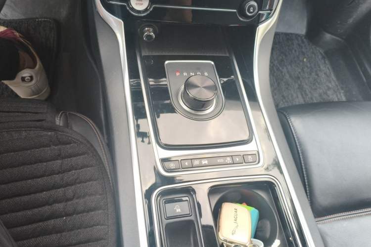 Used Jaguar XEL 2018 2.0T 200 PS Premium Edition Gear Lever