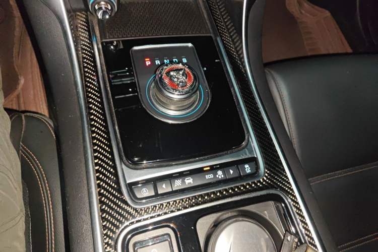 Used Jaguar XEL 2018 2.0T 200 PS Luxury Edition Gear Lever