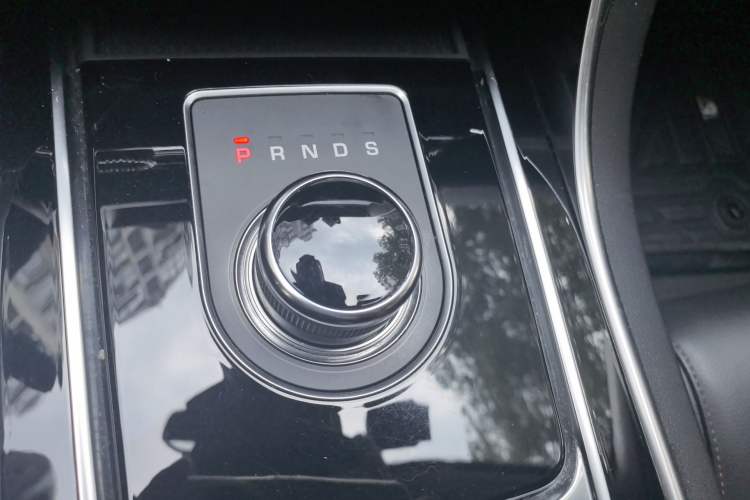 Used Jaguar XEL 2018 2.0T 250 PS Premium Edition Gear Lever