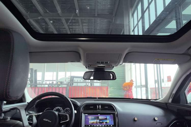 Used Jaguar XEL 2018 2.0T 250 PS Premium Edition Headliner