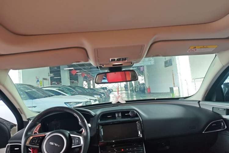 Used Jaguar XEL 2018 2.0T 200 PS Premium Edition Headliner
