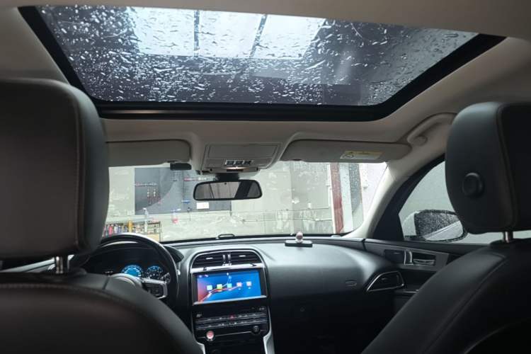 Used Jaguar XEL 2018 2.0T 200 PS Premium Edition Headliner