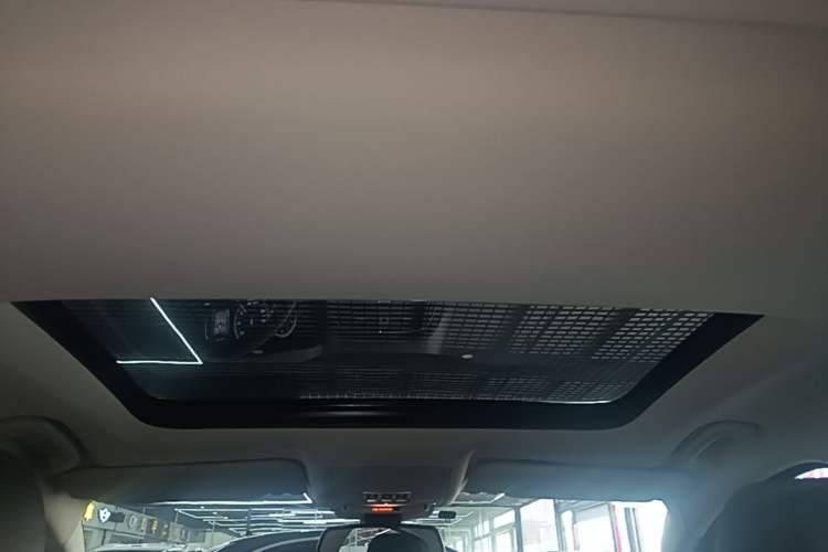 Used Jaguar XEL 2018 2.0T 200 PS Premium Edition Headliner
