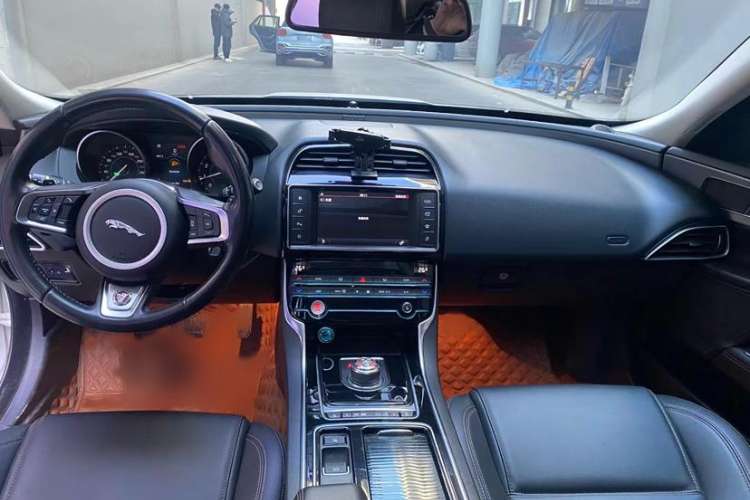 Used Jaguar XEL 2018 2.0T 200 PS Luxury Edition Interior 1