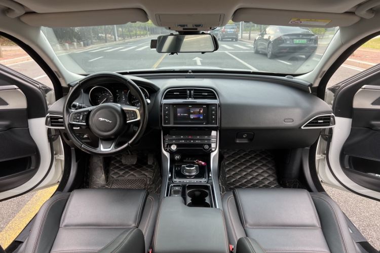 Used Jaguar XEL 2018 2.0T 200 PS Luxury Edition Interior 1
