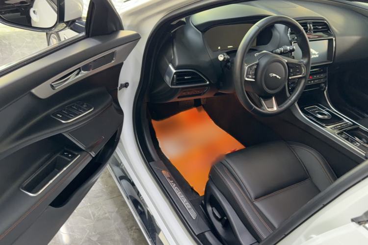 Used Jaguar XEL 2018 2.0T 200 PS Premium Edition Interior 1