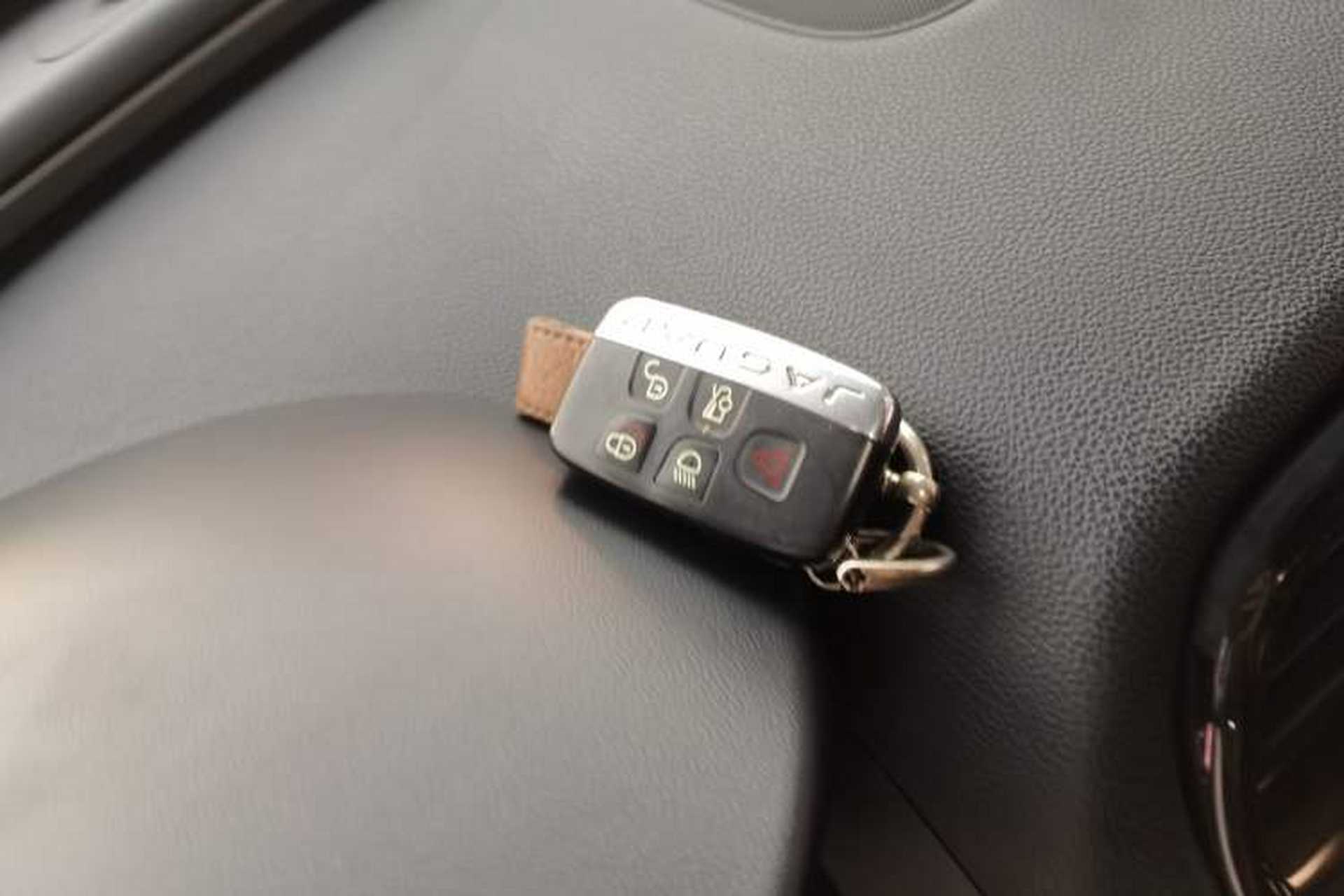 Used Jaguar XEL 2018 2.0T 200 PS Premium Edition Interior 1