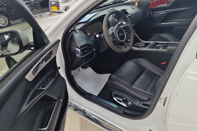 Used Jaguar XEL 2018 2.0T 200 PS Premium Edition Interior 2