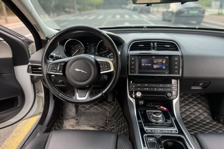 Used Jaguar XEL 2018 2.0T 200 PS Luxury Edition Interior 2