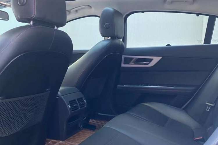 Used Jaguar XEL 2018 2.0T 200 PS Luxury Edition Interior 3