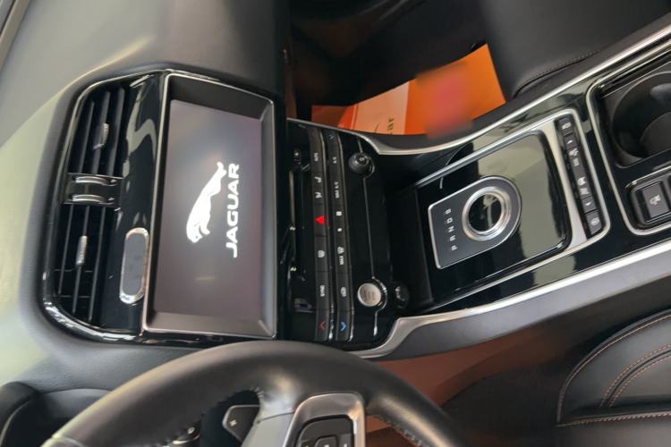Used Jaguar XEL 2018 2.0T 200 PS Premium Edition Interior 4