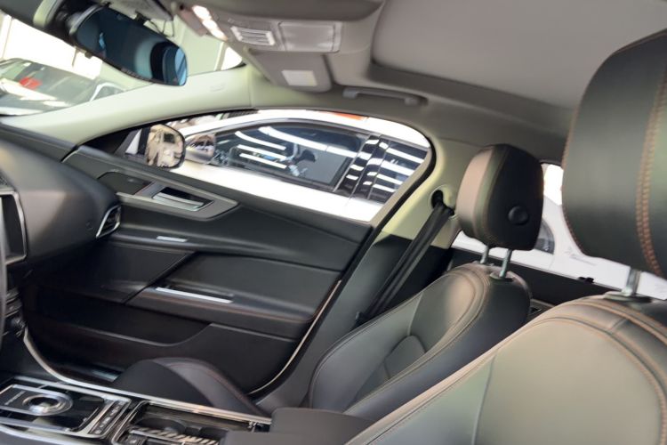 Used Jaguar XEL 2018 2.0T 200 PS Premium Edition Interior 5