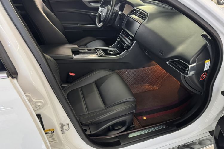 Used Jaguar XEL 2018 2.0T 200 PS Premium Edition Interior 5