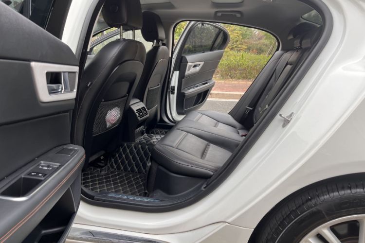 Used Jaguar XEL 2018 2.0T 200 PS Luxury Edition Interior 6